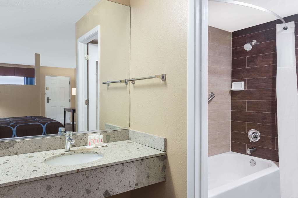 Super 8 by Wyndham Ellenton Bradenton Area - photo 13