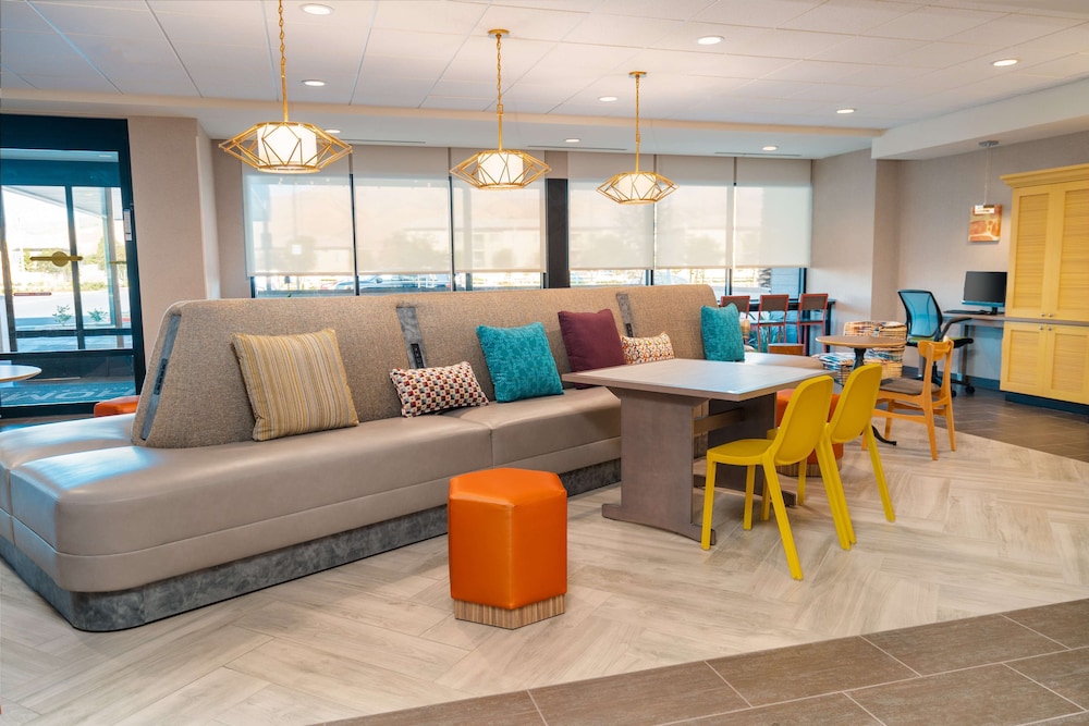 Home2 Suites by Hilton Corona - photo 4