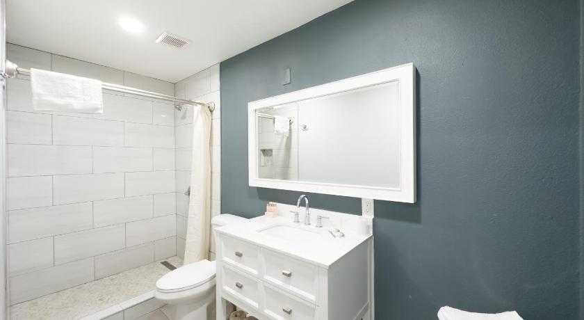Courtesy Inn And Suites - photo 11