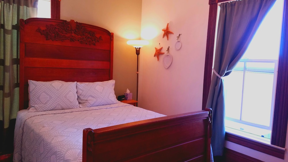Captain's Inn at Moss Landing - photo 9