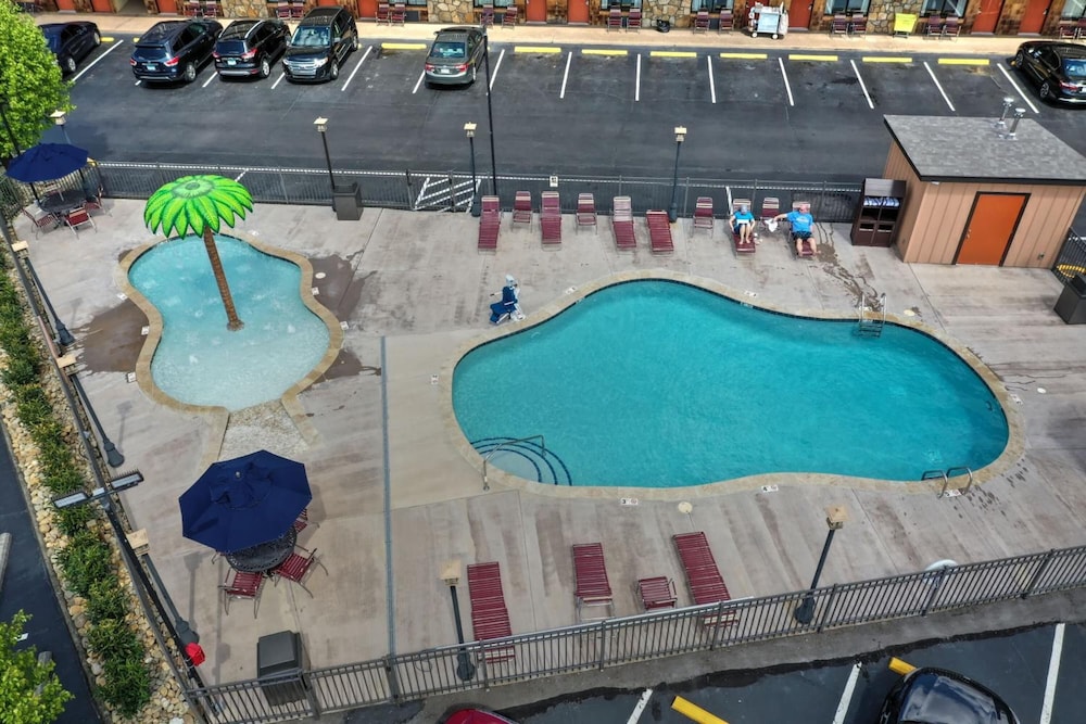 Crossroads Inn & Suites - photo 66