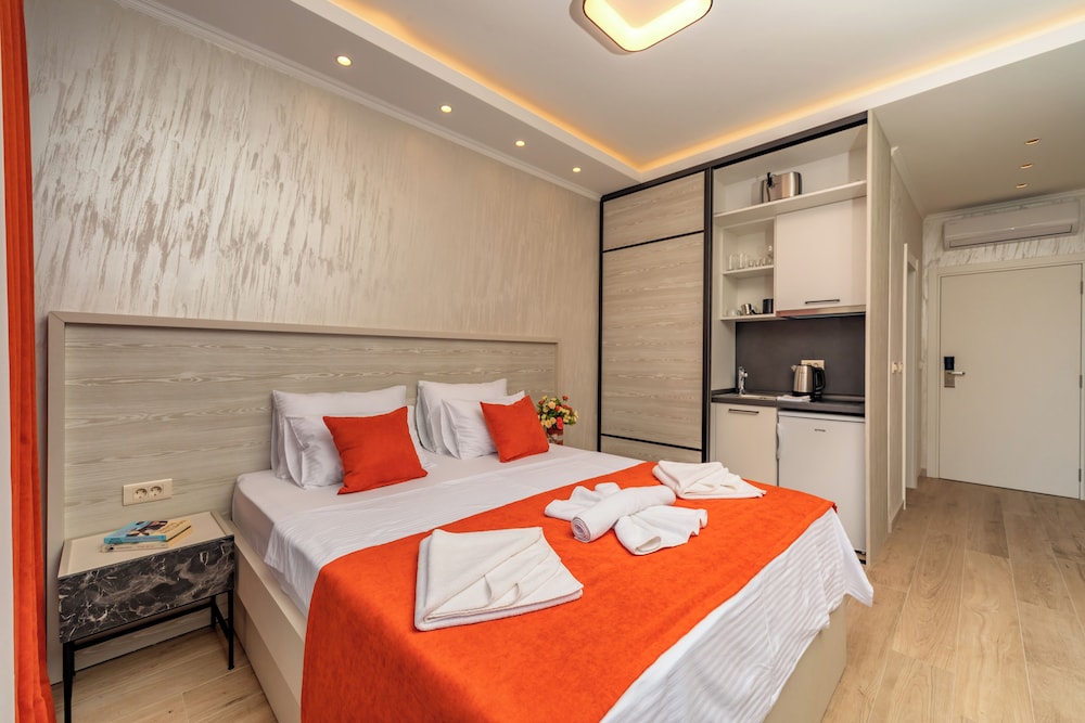 Luxury Apartments Queen — 4-Star Luxury Hotel in Budva, Montenegro