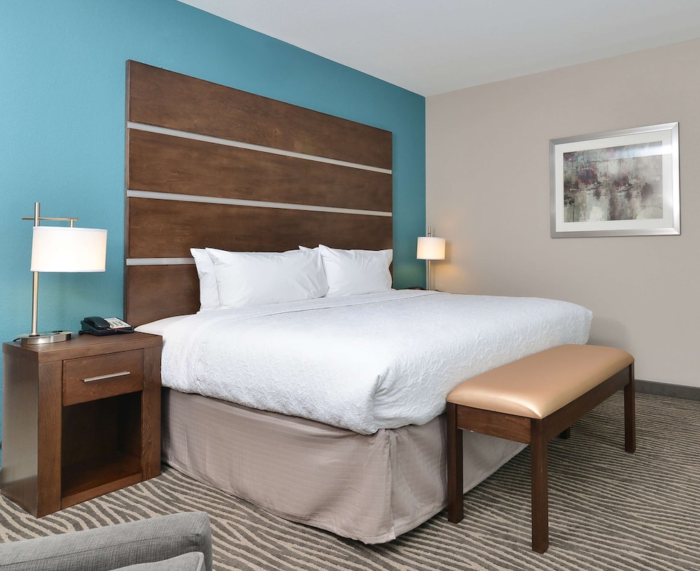 Hampton Inn & Suites Des Moines Downtown - photo 8