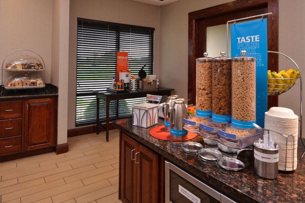 Hampton Inn by Hilton Lincoln - photo 35