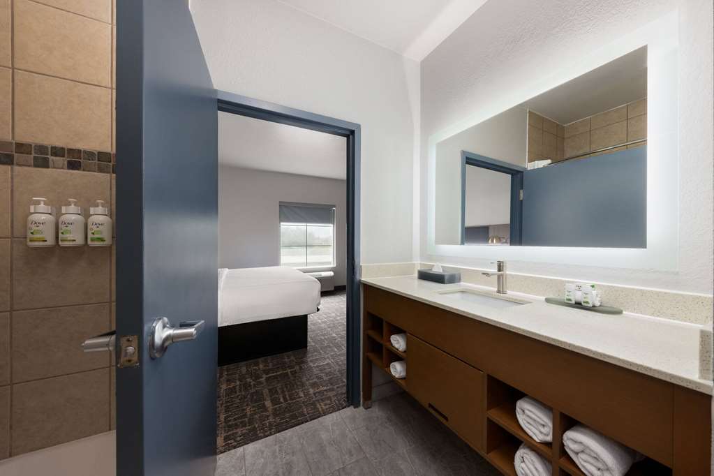 La Quinta Inn & Suites by Wyndham Ft. Worth Forest Hill TX - photo 24