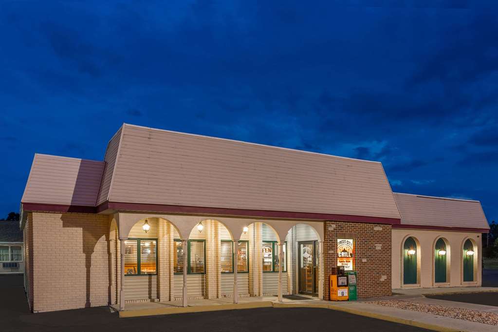 Knights Inn Peru - photo 3