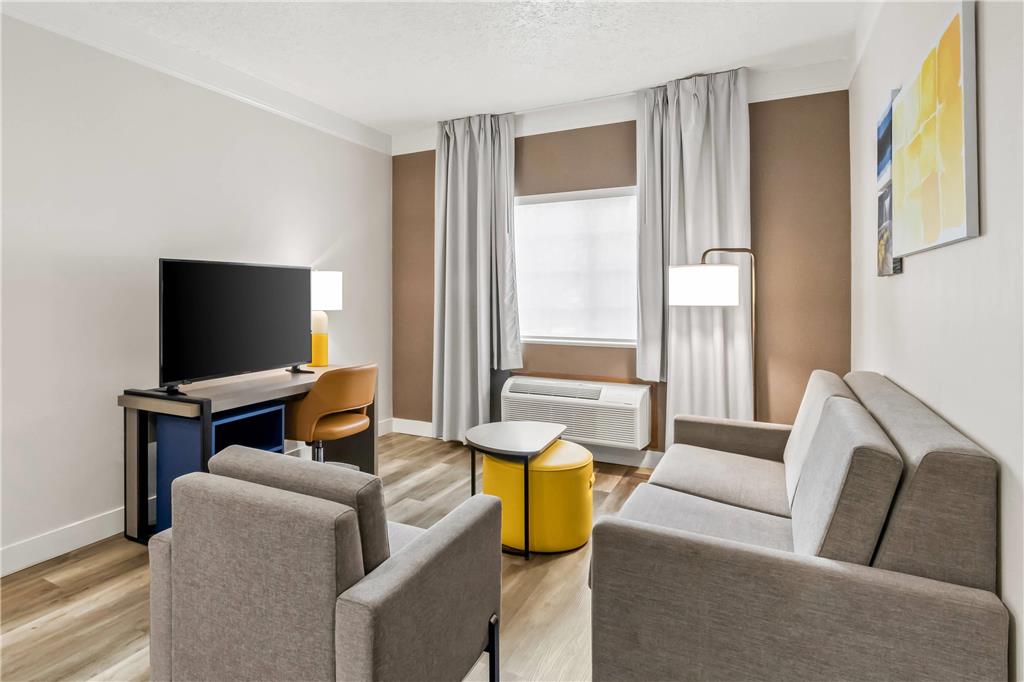 Comfort Suites Clackamas - photo 27