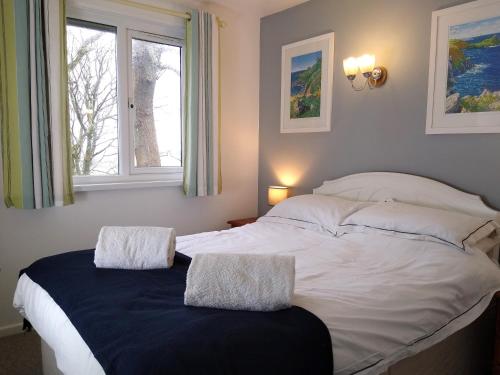 Three bed Holiday Home — 4-Star Luxury Hotel in Hayle, United Kingdom