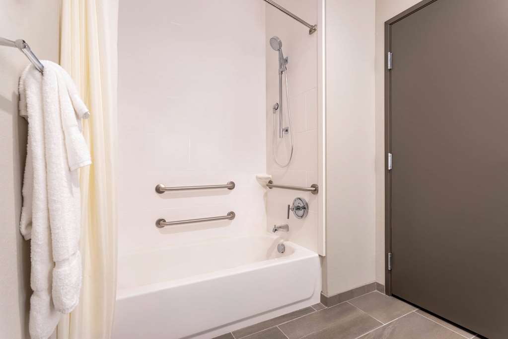 La Quinta Inn & Suites by Wyndham Bloomington - photo 25