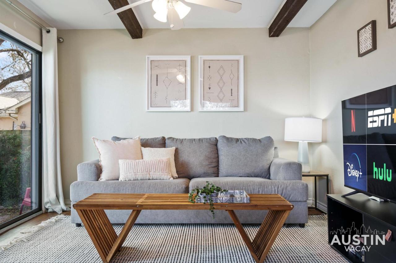 Walk to Zilker Patio w a View Elevated Balcony — 4-Star Luxury Hotel in Austin, United States