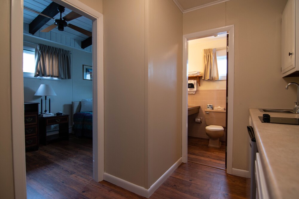 Ocean House Hotel & Motel - photo 21