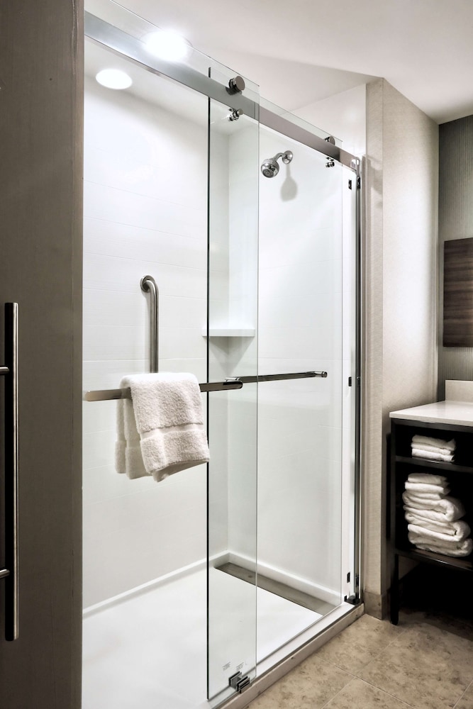 Hilton Garden Inn Bel Air - photo 37