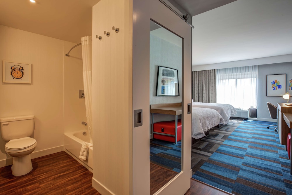 Hampton Inn & Suites Boston Waltham - photo 13