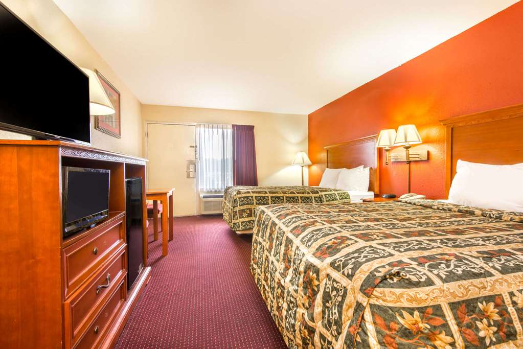 Days Inn by Wyndham Shorter - photo 15