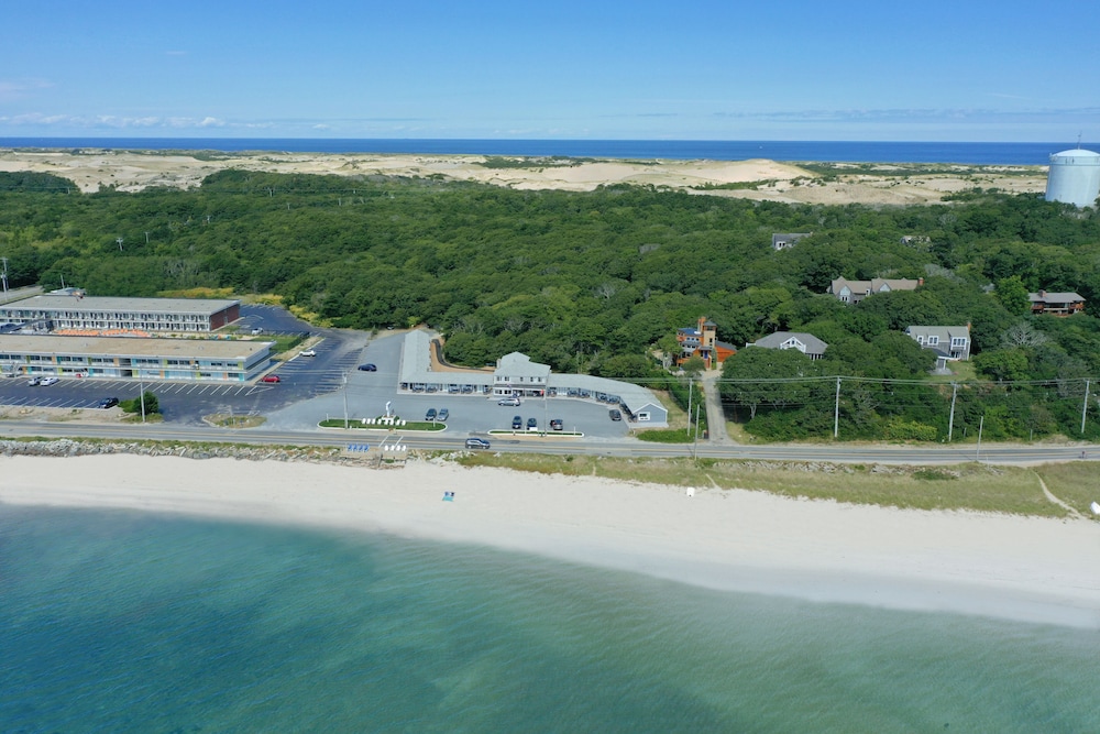 Breakwater Hotel - photo 28