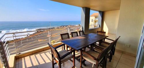 La Mer 8 6 Sleeper Overlooking Margate Beach — 4-Star Luxury Hotel in Margate, South Africa