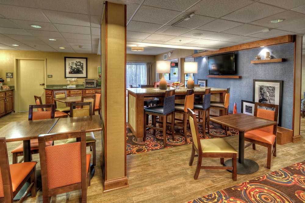 Hampton Inn Jonesville Elkin - photo 2