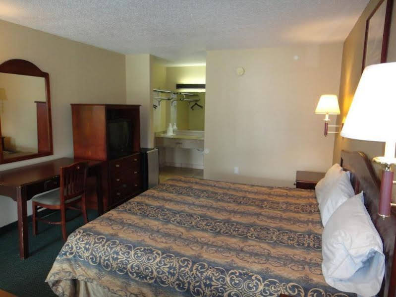 Relax Inn Charlotte - photo 12