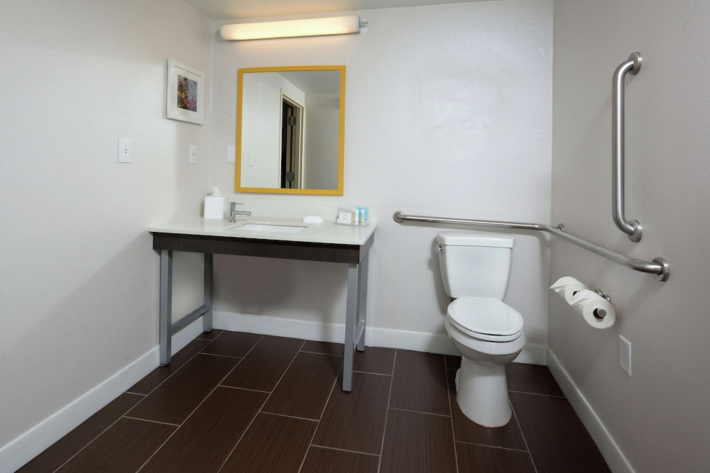 Hampton Inn & Suites Clinton I 26 - photo 24