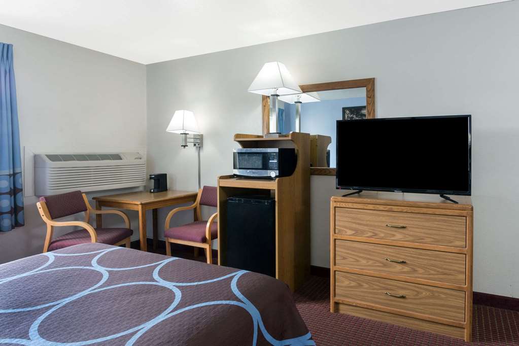Super 8 by Wyndham Wisconsin Dells - photo 7