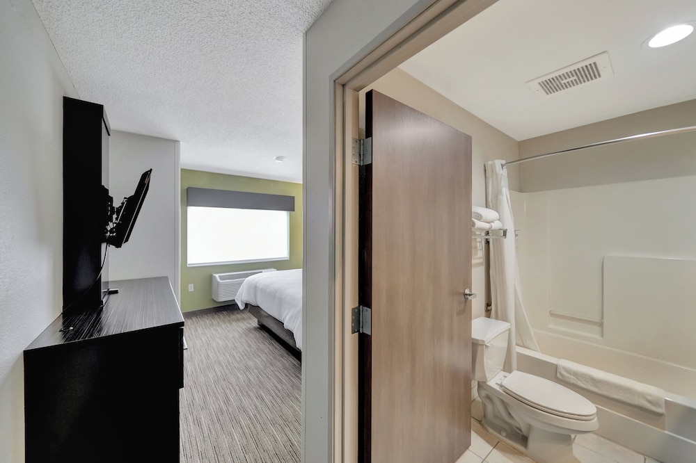 Holiday Inn Express Hotel & Suites Beatrice by IHG - photo 39