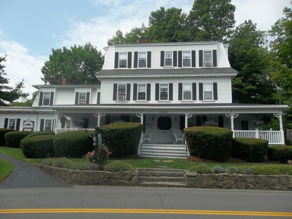 Yardarm Village Inn - photo 17
