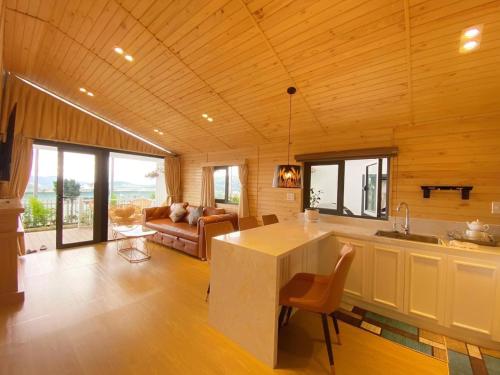 Ngọc Nguyên Homestay — 4-Star Luxury Hotel in Da Lat, Vietnam