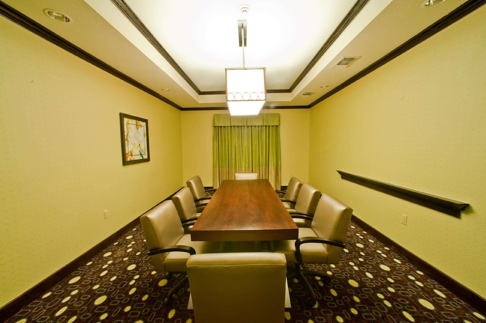 Hampton Inn & Suites Denison - photo 18
