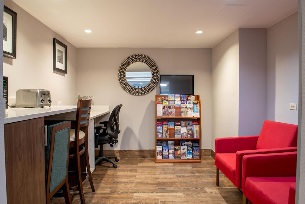 Hampton Inn Portsmouth Central - photo 3