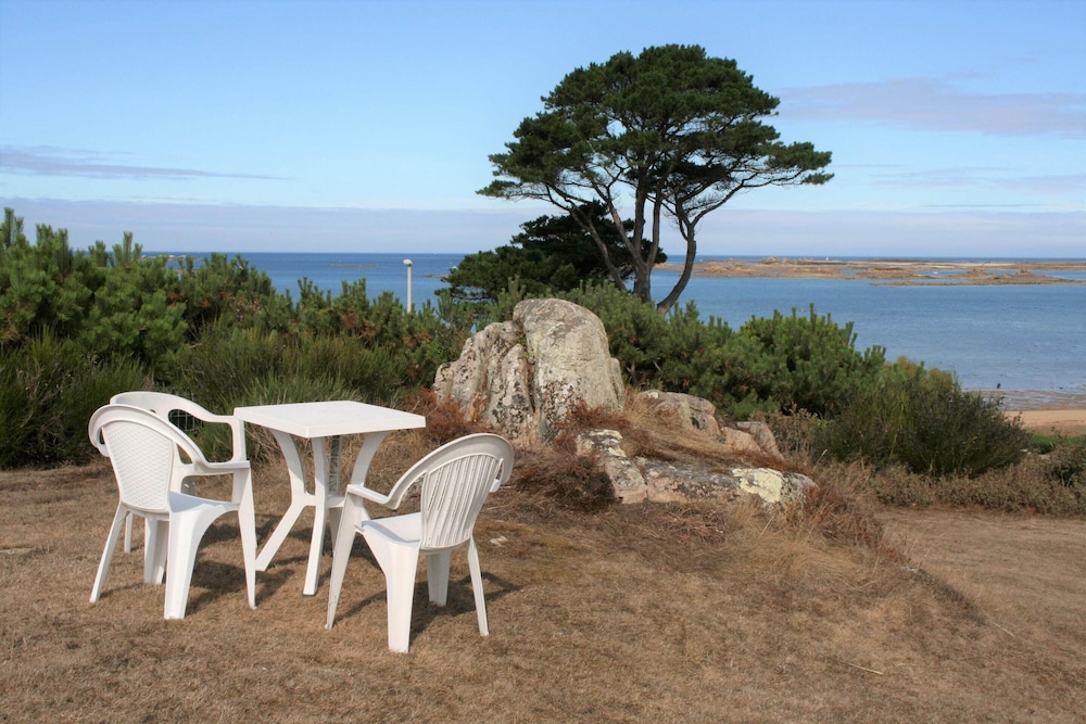 Holiday Home Trebeurden by Pink Granite Coast — 4-Star Luxury Hotel in Trebeurden, France
