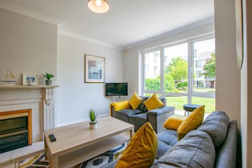 103 The Townhouse at Gort na Coiribe by Shortstays — 4-Star Luxury Hotel in Gaillimh, Republic of Ireland