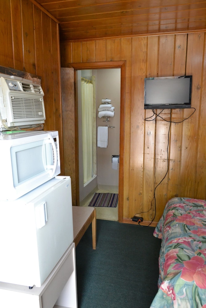 Innkeeper Motel - photo 43