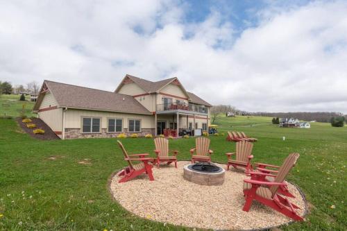 Beary Fine 6 bed 5 bath luxury home w indoor pool — 4-Star Luxury Hotel in Swanton, United States