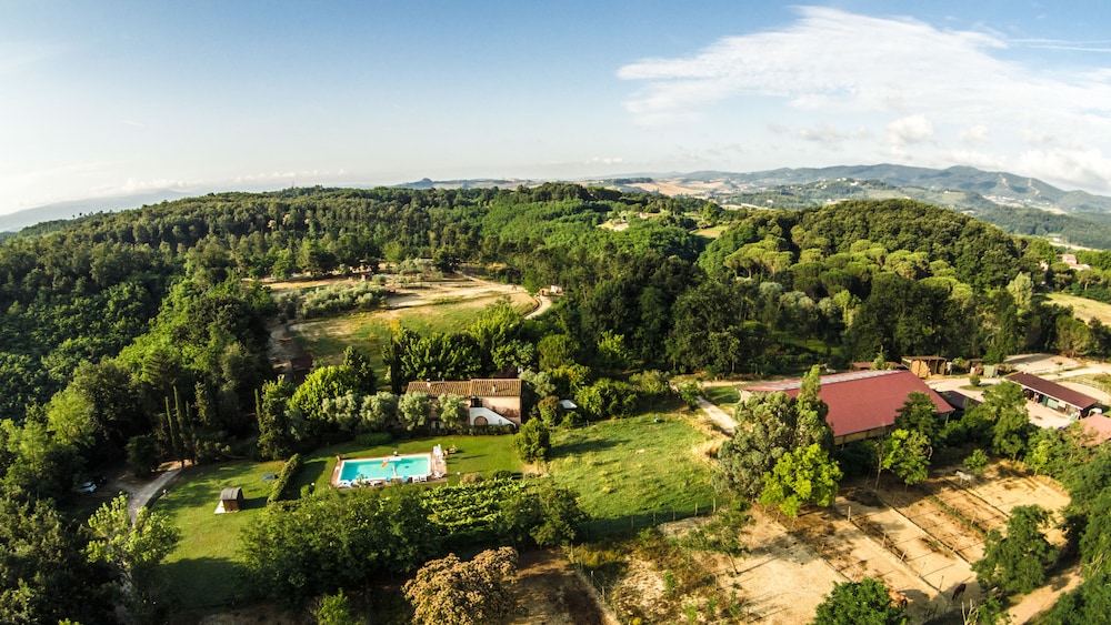 Fioralice — 4-Star Luxury Hotel in Fauglia, Italy