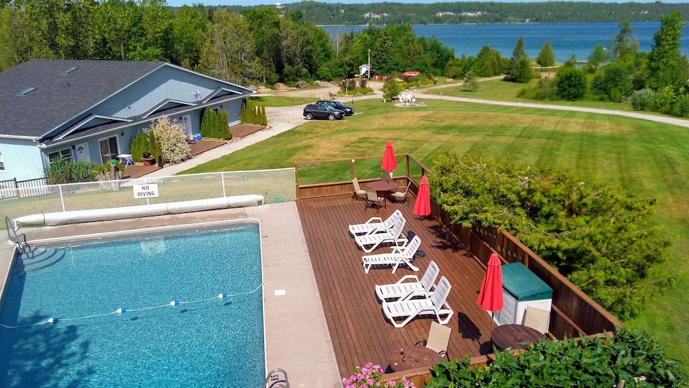 Waterview On The Bay - carbon neutral hotel in Owen Sound