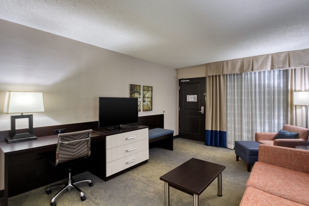 Holiday Inn Hotel & Suites Atlanta Airport North by IHG - photo 19