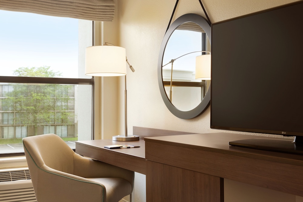 Hampton Inn Akron Fairlawn - photo 16