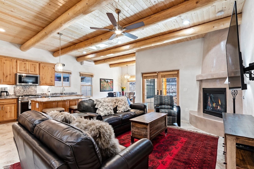 Bonita Stunning Contemporary Home Six Blocks From The Plaza 11150508 — Santa Fe