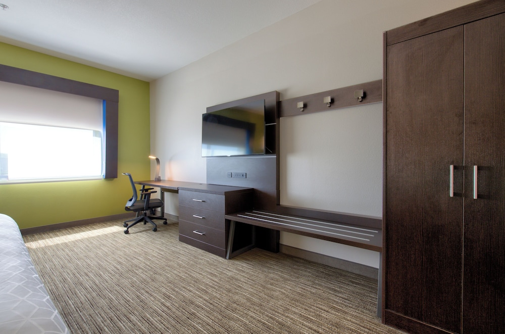 Holiday Inn Express & Suites Onalaska La Crosse Area by IHG - photo 11