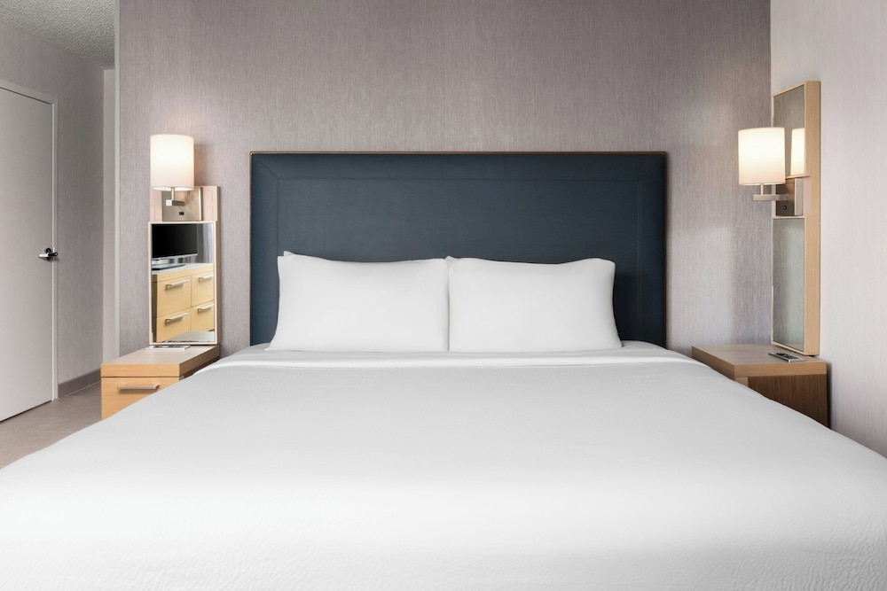 Courtyard by Marriott Charlotte City Center - photo 14
