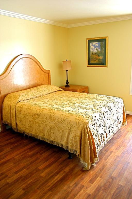 Marble Motel - photo 9