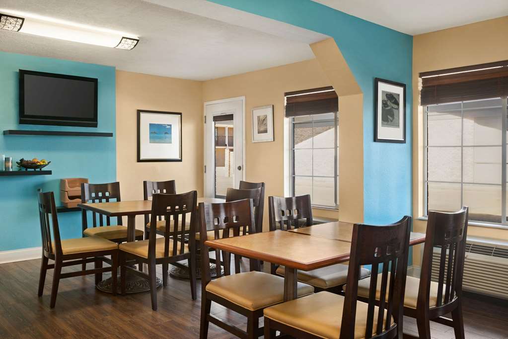 Super 8 by Wyndham Gulfport Airport NW Near Biloxi - photo 39