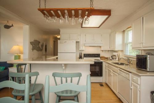 Sunkissed 2 by Oak Island Accommodations - photo 15