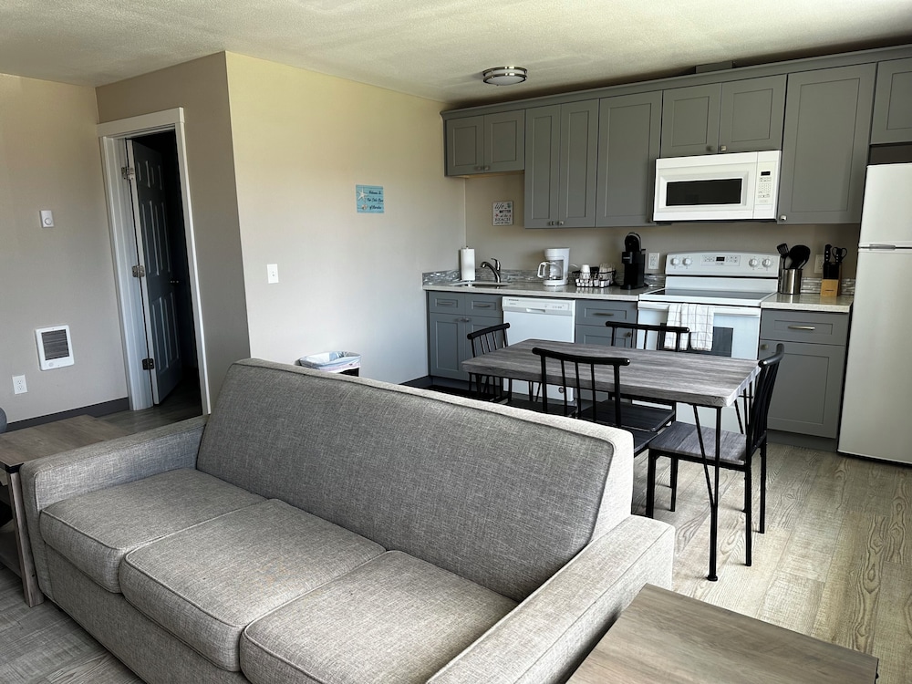 The Coastal Inn and Suites - photo 109