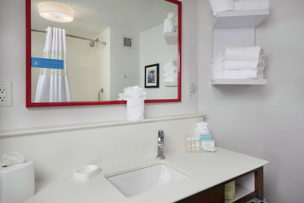 Hampton Inn Hanover - photo 17