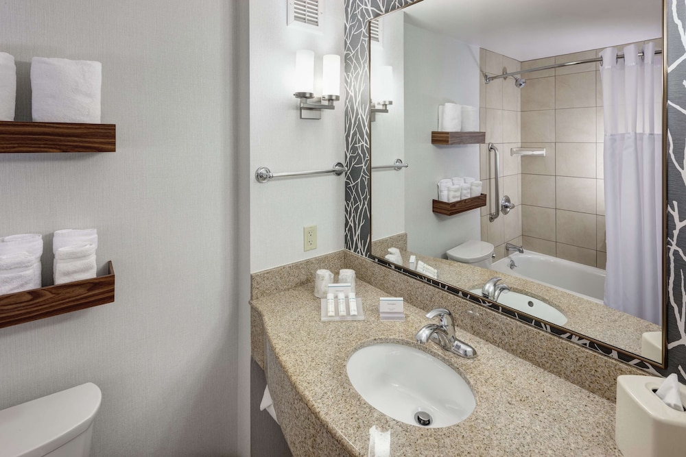 Hilton Garden Inn Lake Forest Mettawa - photo 30