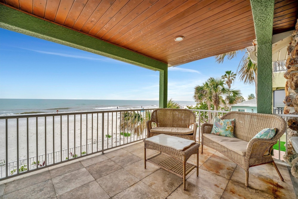 Stones Throw Beachfront Luxury Suites - photo 56