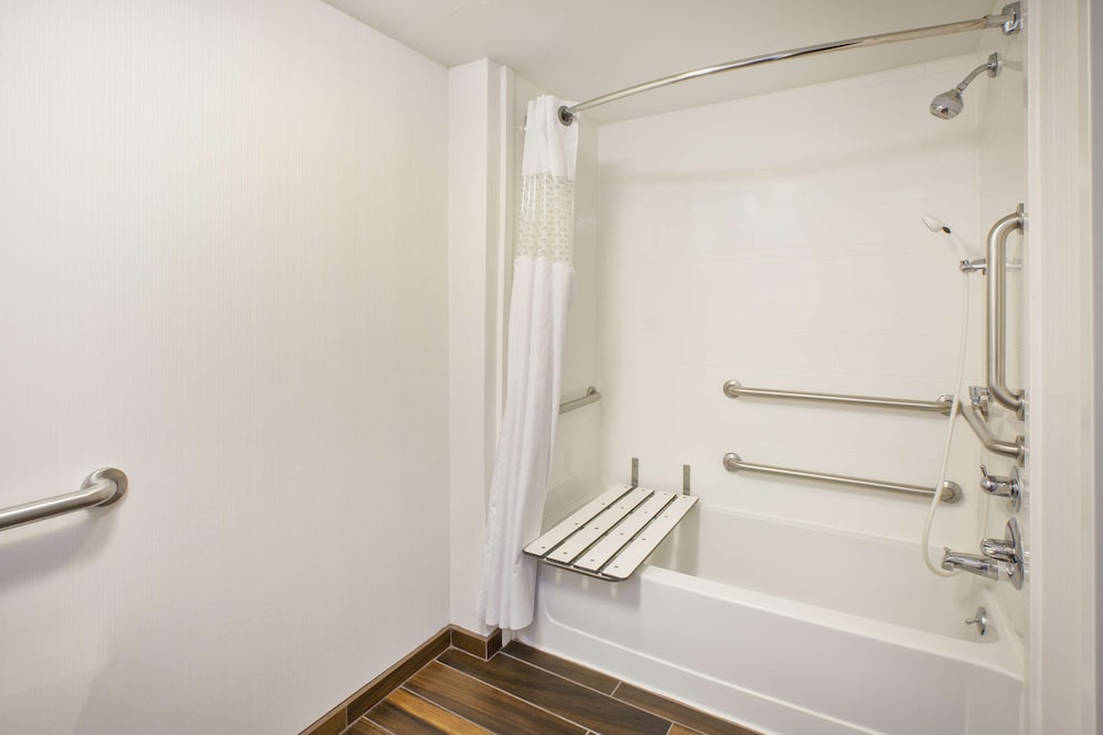Hampton Inn Gaylord - photo 12