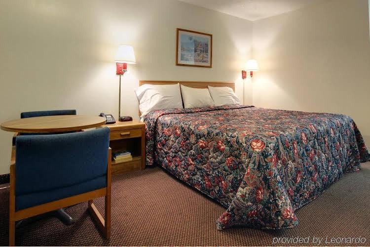 Americas Best Value Inn Tyler Winona - photo 5