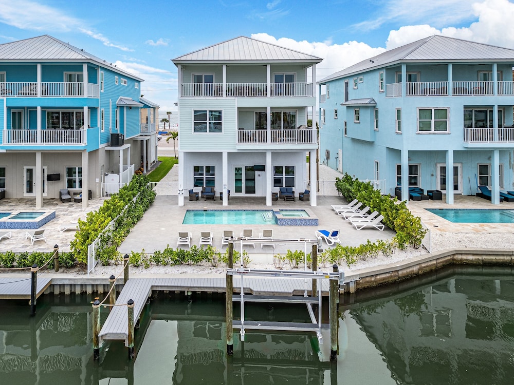 661 Estero Blvd Beach to Bay home — 4-Star Luxury Hotel in Fort Myers Beach, United States